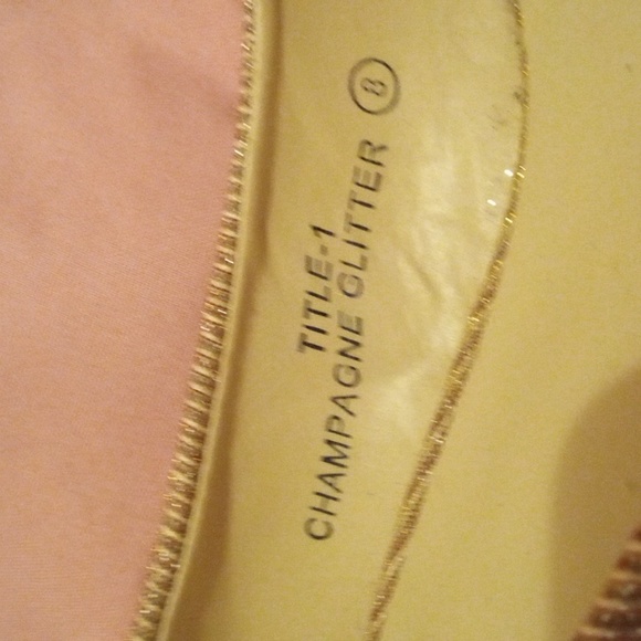 Lov mark high heel shoe. Gold glitter - Picture 3 of 5